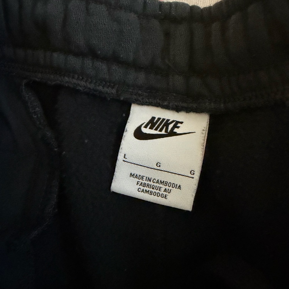 Nike Men’s Black Fleece Jogger Pants - Picture 3 of 4